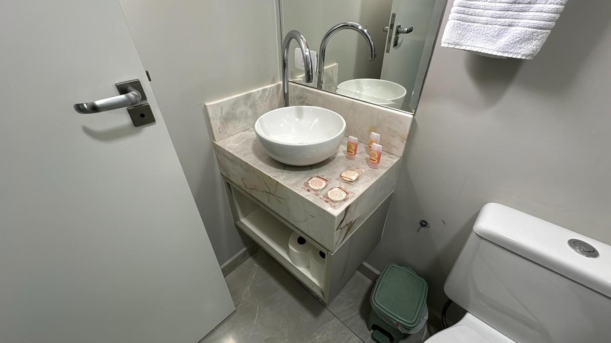16- Studio Decorado Perfeito Para Casal!!! كوريتيبا المظهر الخارجي الصورة